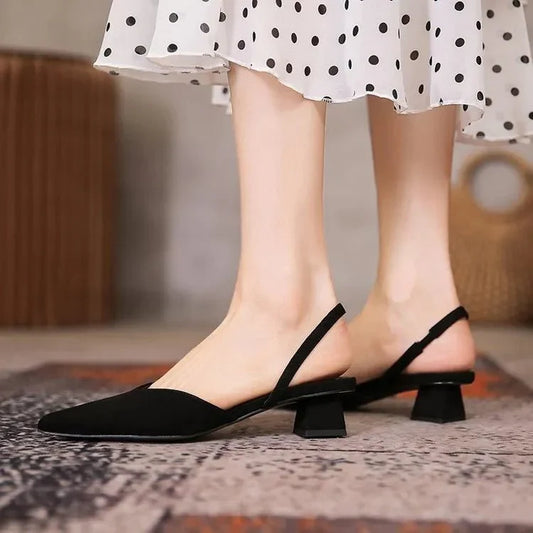 Zapatos de tacón fino con diseño slingback y punta afilada – LORENA