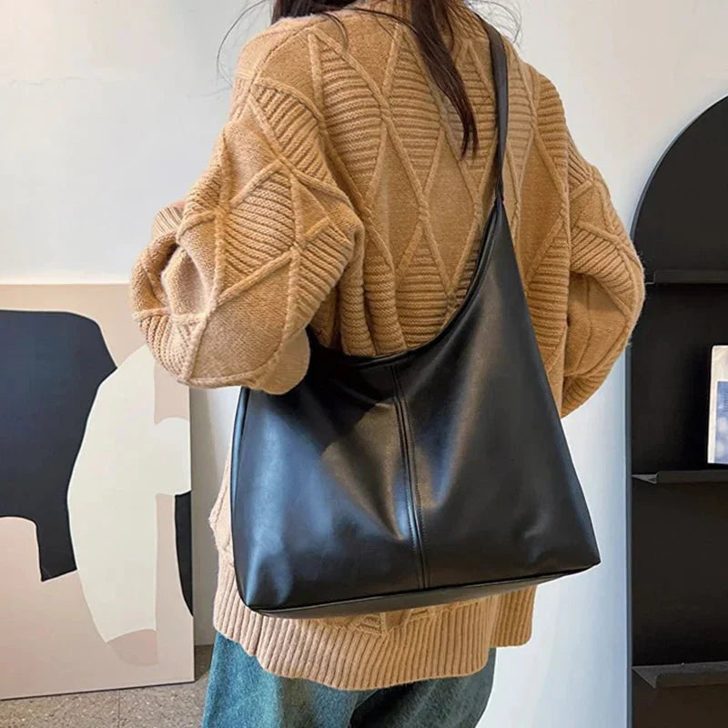 Bolso de hombro para mujer con diseño atemporal y amplio interior – LEYNA