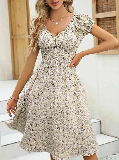 Vestido veraniego fruncido con diseño romántico y favorecedor – ÉLODINE