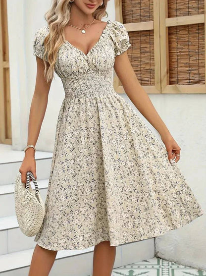 Vestido veraniego fruncido con diseño romántico y favorecedor – ÉLODINE