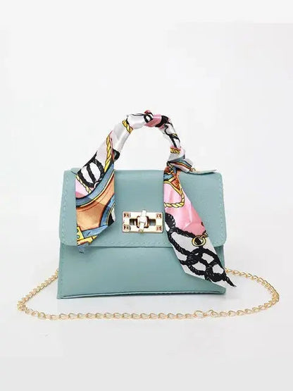 Bolso de mano elegante con cadena y pañuelo decorativo – CALISSA