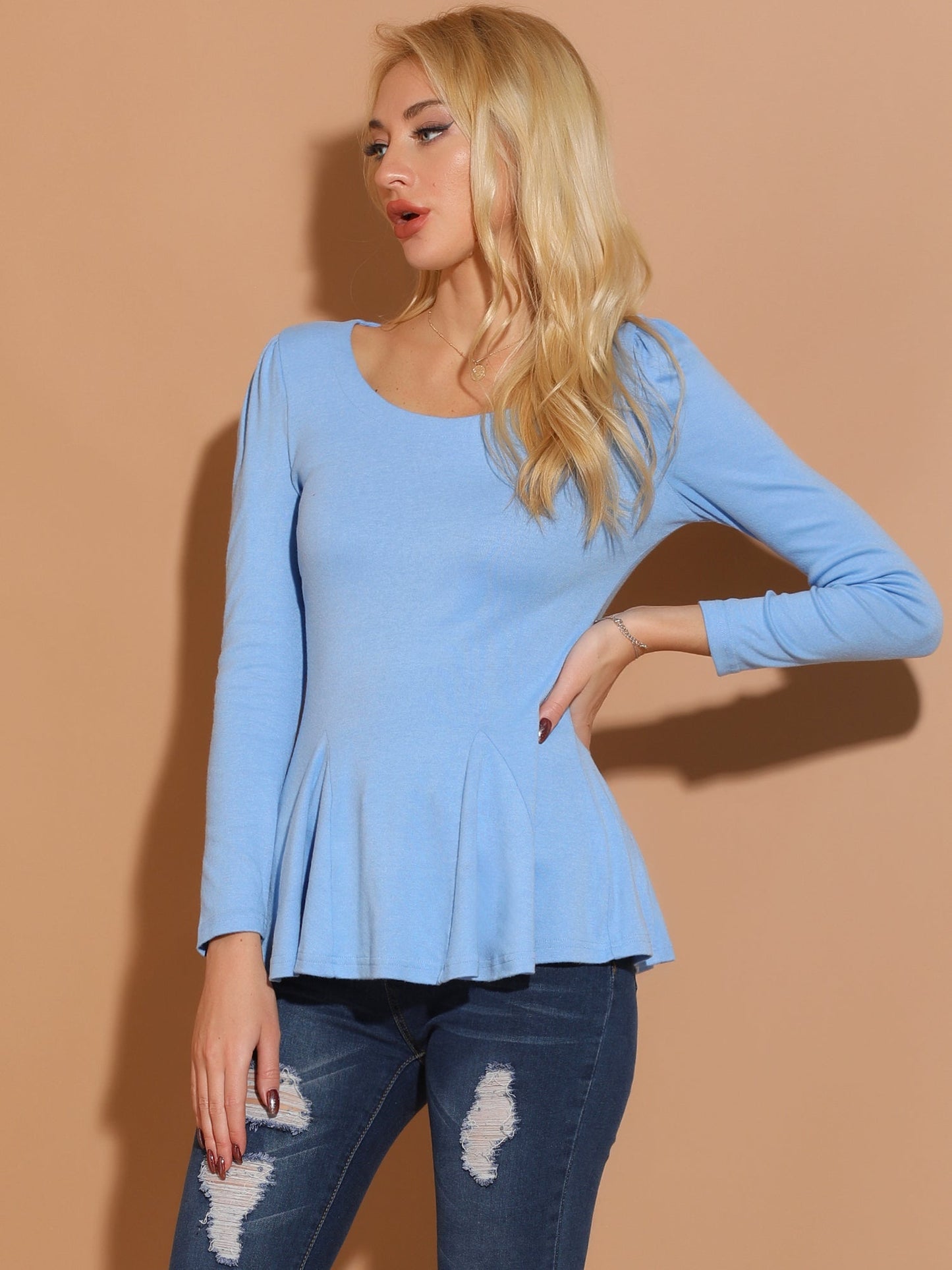 Camiseta básica de mujer con manga larga y cuello redondo – MILARA