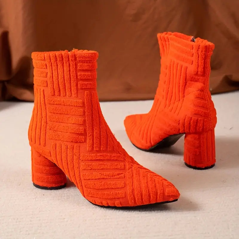 HELENA – Botines de tacón grueso para mujer con diseño monocromático