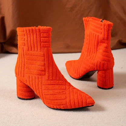 HELENA – Botines de tacón grueso para mujer con diseño monocromático